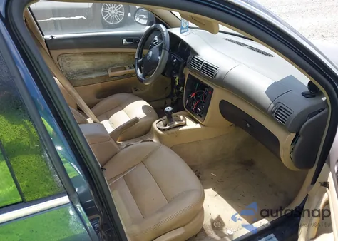 2005 Volkswagen Passat Gls 1.8T from USA, damaged, VIN WVWAD63B45P036670